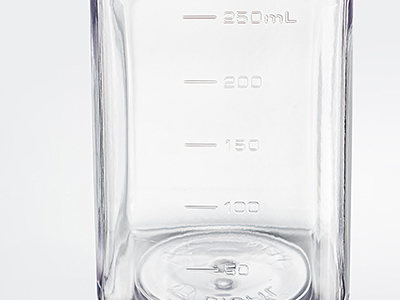瓶身透明度高，刻度線清晰、準確
